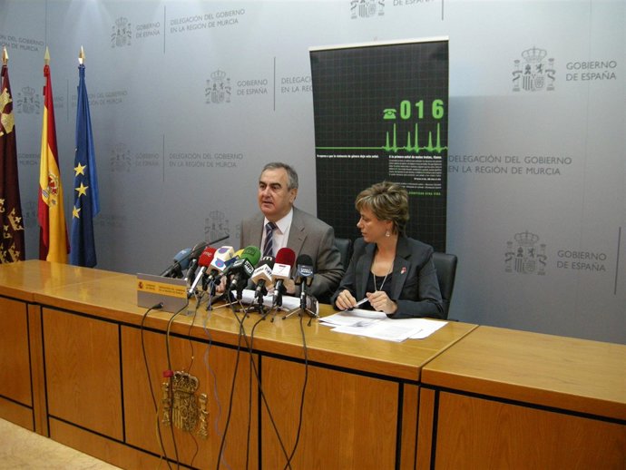 el delegado del Gobierno en Murcia, Rafael González Tovar, y la jefa del área de