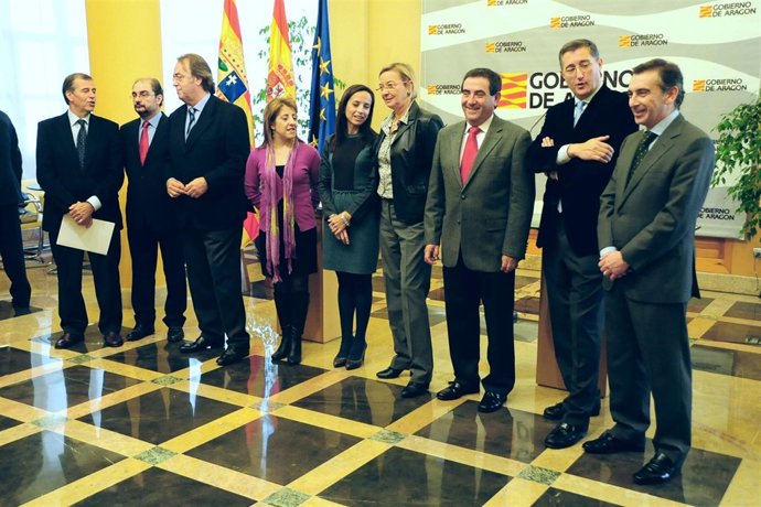 Firma de convenios de la secretaria de Estado de Vivienda con el Gobierno de Ara