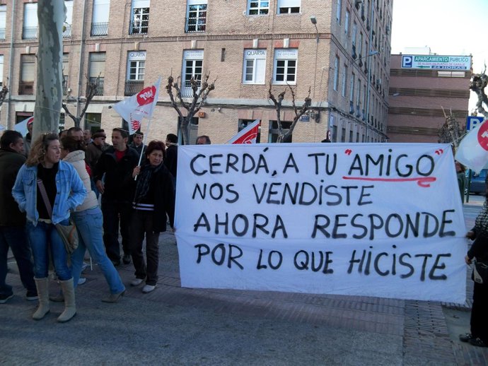 El grupo de trabajadores, frente al Palacio de San Esteban
