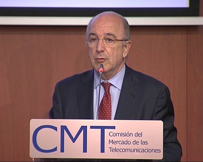 Almunia defiende las inversiones públicas.