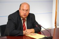 PSOE ve las acciones judiciales del PP una forma de "desviar la atención del escándalo" de los sueldos de Cospedal