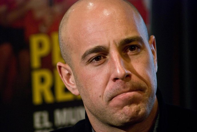 pepe reina, portero del liverpool, acto presentación libro