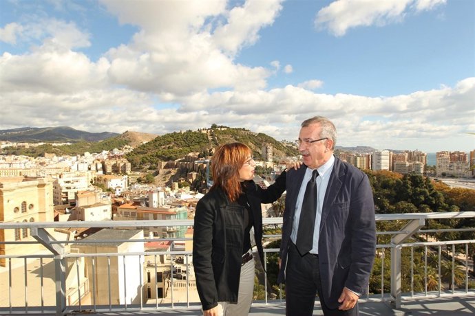 María Gámez y Carlos Hernández Pezzi, coordinador del programa electoral del PSO