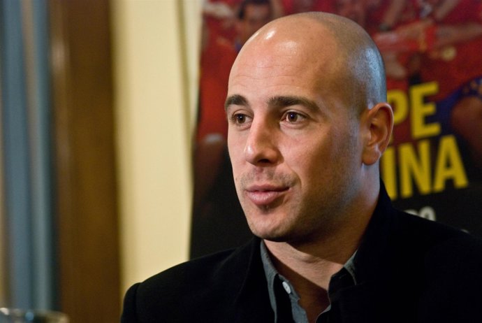pepe reina, portero del liverpool, acto presentación libro