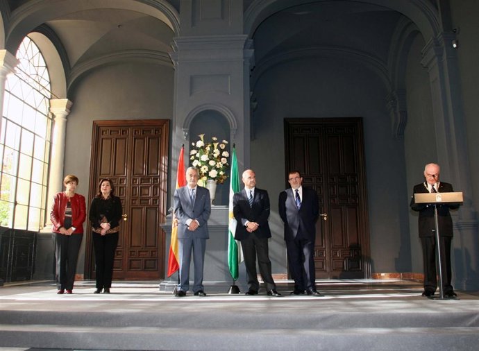 Francisco del Río pronuncia su discurso en presencia de Griñán, Chaves y Rodrígu