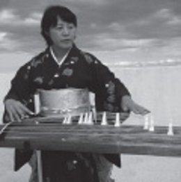 La artista Yoshie Sakai