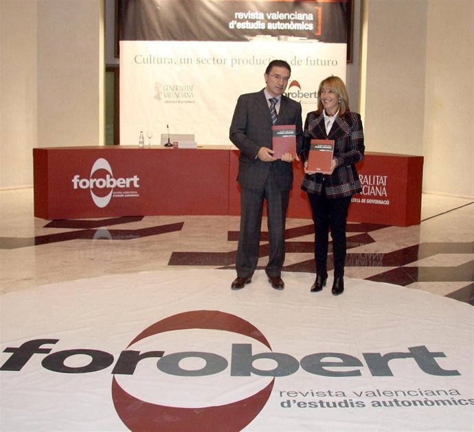 La consellera Trini MIró en la conferencia