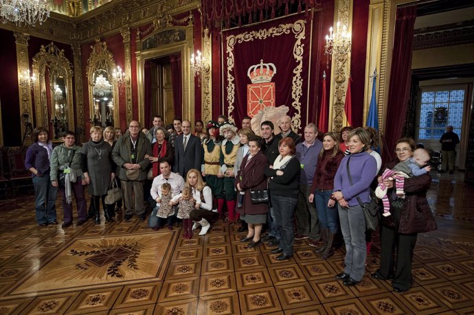 Participantes en la visita guiada al Palacio de Navarra.