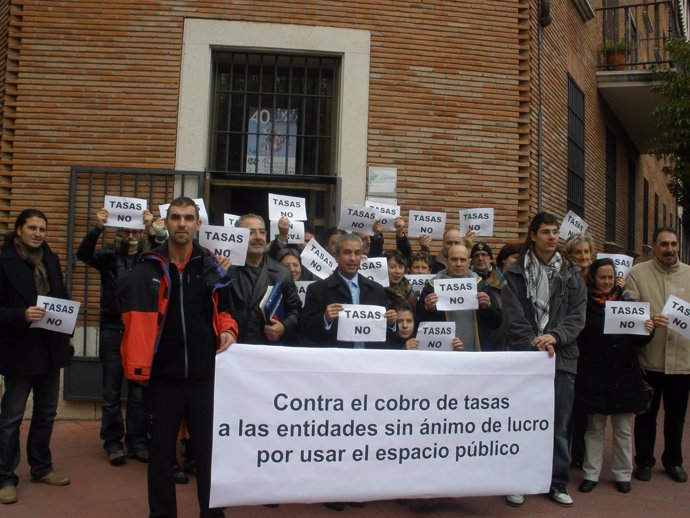Colectivos de Valladolid protestan contra el cobro por usar el espacio público