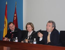 El consejero de Agricultura y Agua, Antonio Cerdá, y la consejera de Sanidad y C