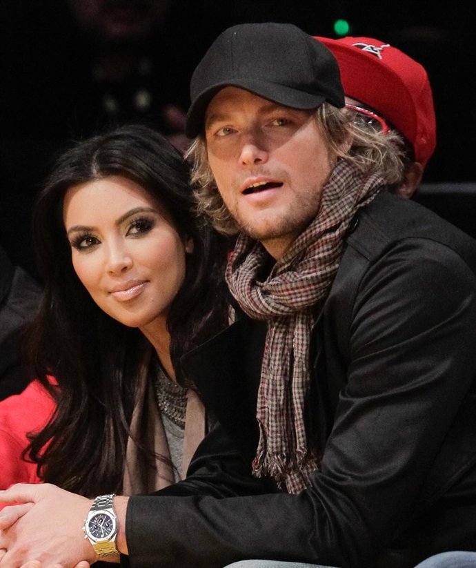 Kim Kardashian y Gabriel Aubry durante un partido de los Lakers celebrado en Los