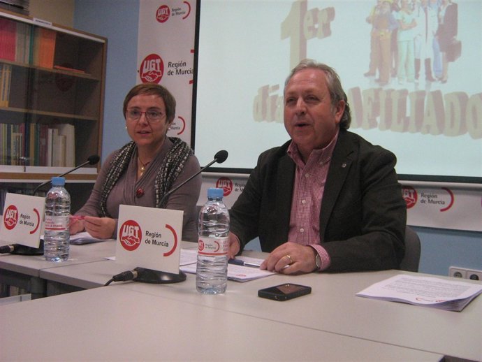 Antonio Jiménez, secretario general de UGT Región de Murcia; e Isabel Zuazu, Sec