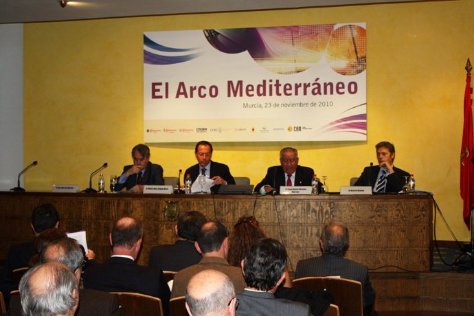 Jornada sobre el Arco Mediterráneo celebrada en la Cámara de Comercio, con la pa