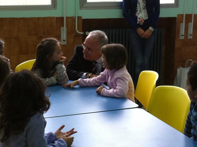 Ceniceros con escolares en Torrecilla