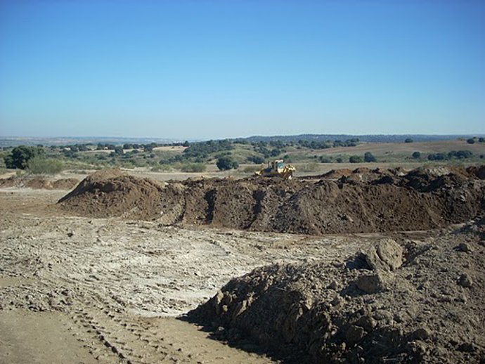 Obras en el vertedero de Toledo