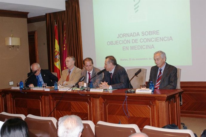 Enrique Villanueva, Catedrático de Medicina Legal de la Universidad de Granada; 