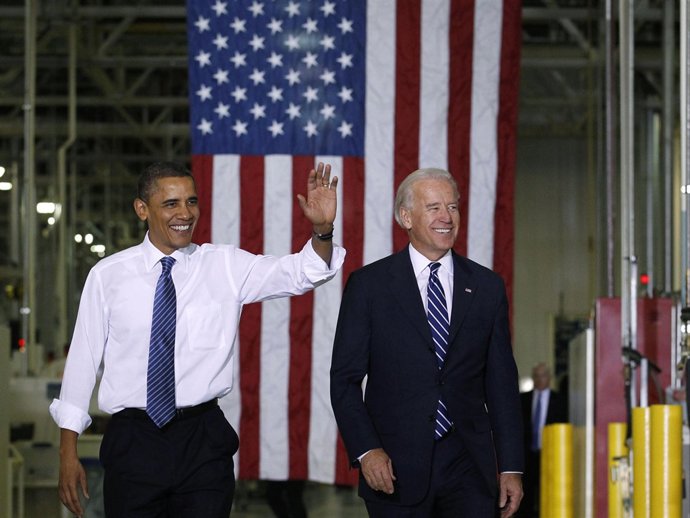 Obama y Biden visitan una planta de Chrysler