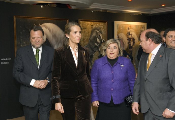 El alcalde, la infanta Elena y Aguilera en la inauguración.