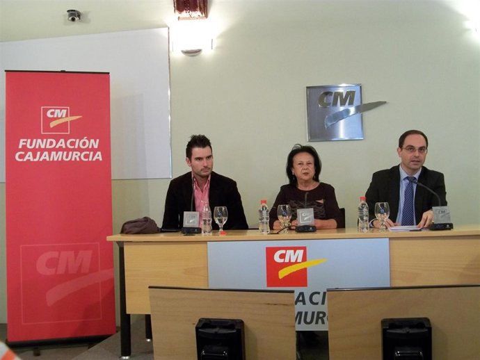 Carlos Piñana, Génesis Garcia y Pascual García en la presentación de la gala
