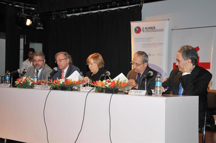 Cuatro universidades españolas firman convenios con India