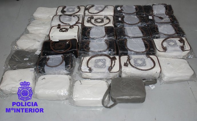 Bolsos falsificados de prestigiosas marcas, intervenidos por la Policía Nacional