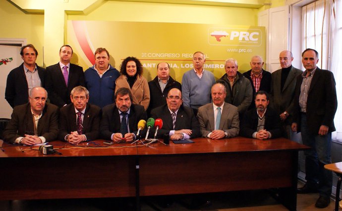 Oria y los alcaldes del PRC que han participado en la ponencia. 