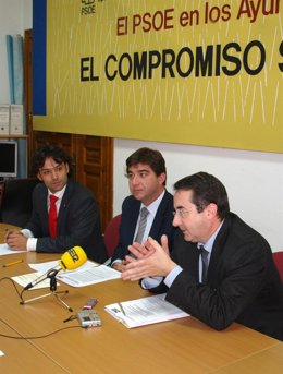 Los socialistas Juan José Zancada, José Antonio González Poncela y Juan José Tom