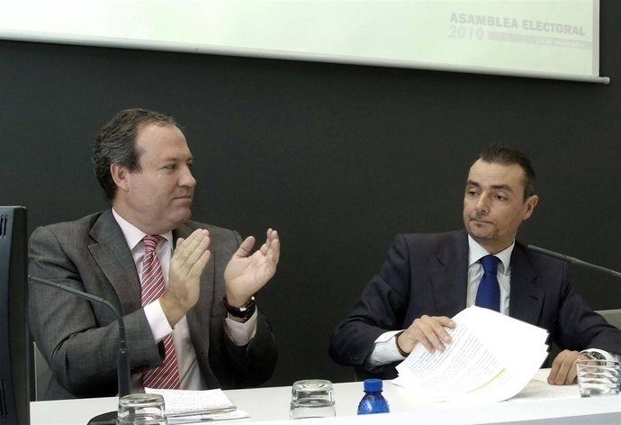 Terciado aplaude al nuevo presidente de Cepymev, Salvador Navarro.