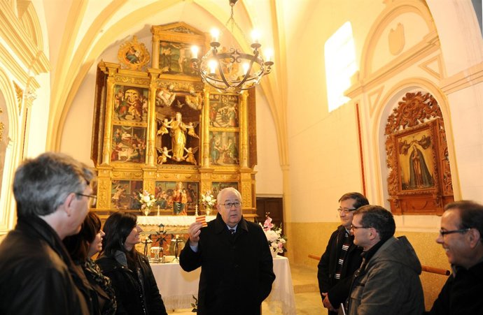 José Ángel Biel en la ermita de Santa Lucía de Campillo de Aragón (Zaragoza)