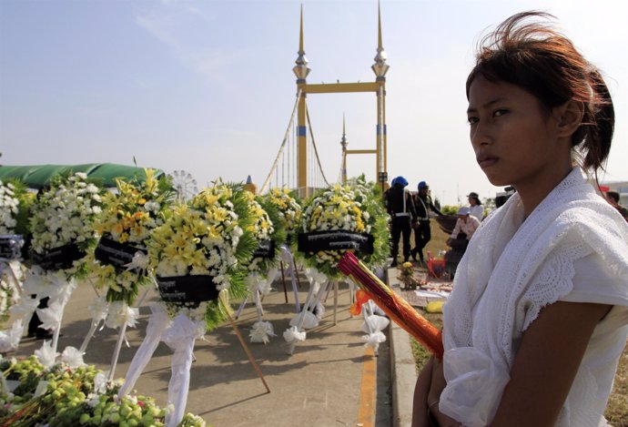 Funeral por las víctimas de Camboya
