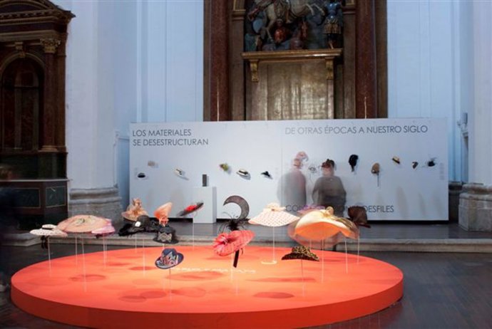 Imagen de la exposición de sombreros de Pablo y Mayaya