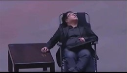 usuario juega en pantalla de 250 metros