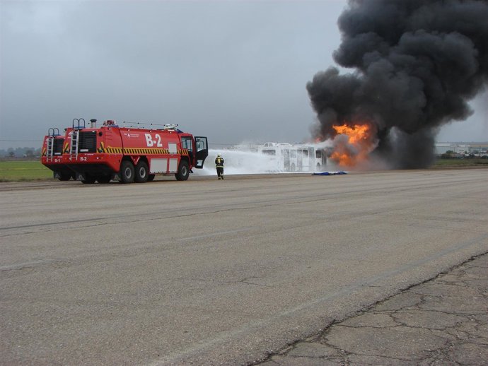 Momento del simulacro del aeropuerto de Sevilla.