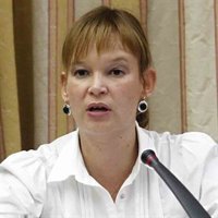 Pajín: el objetivo es retirar la custodia a los "incursos" en todo delito de violencia machista