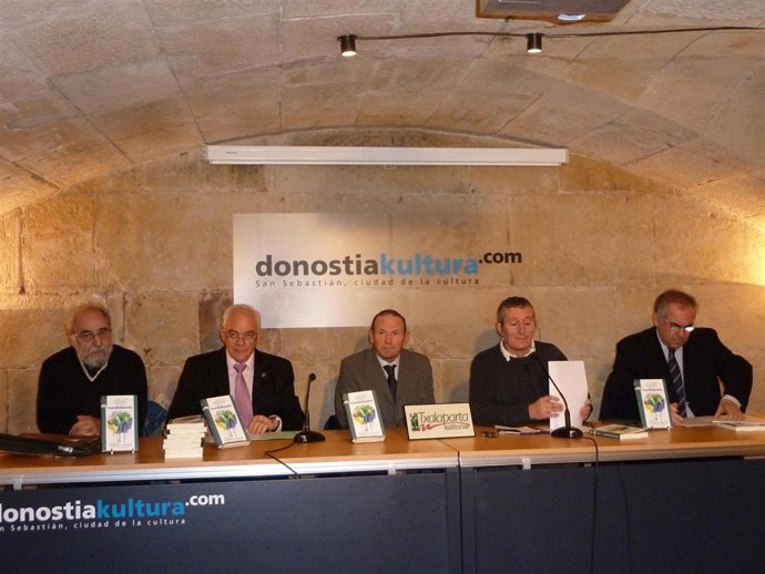 Ibarretxe en la presentación de ''Algunas claves para otra mundialización'.