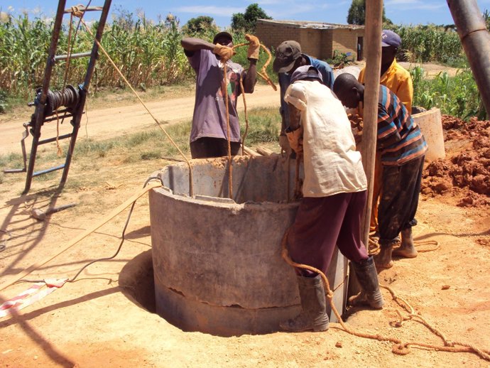 Pozo de agua en Angola