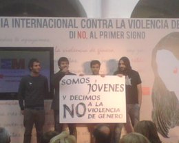 Un momento del acto contra la violencia de género