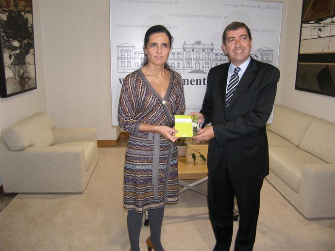 O Valedor Do Pobo Entrega Á Presidenta Do Parlamento O Informe Extraordinario As