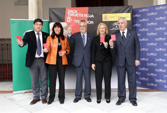 Valderas, Navarro, Griñán, Coves y Arenas, con la tarjeta roja contra el maltrat