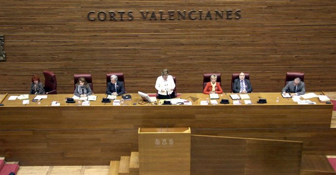 Un momento de la declaración institucional