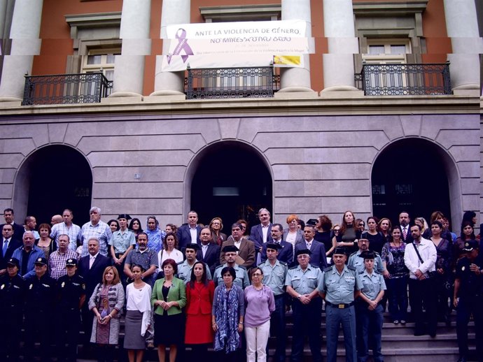 La secretaria de Estado de Vivienda, Beatriz Corredor, la delegada del Gobierno 