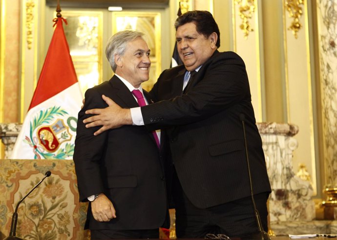Los presidentes de Chile, Sebastián Piñera, y de Perú, Alan García.