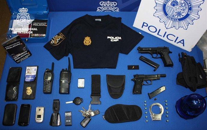 Material intervenido en una operación contra un 'policía ful'