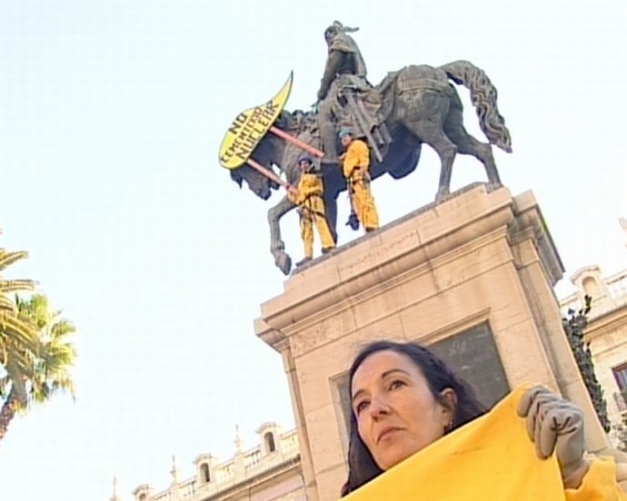 Imagen de la protesta de los ecologistas contra Zarra