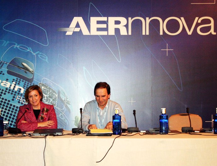 Araújo en la reunión con directivos de Aernnova
