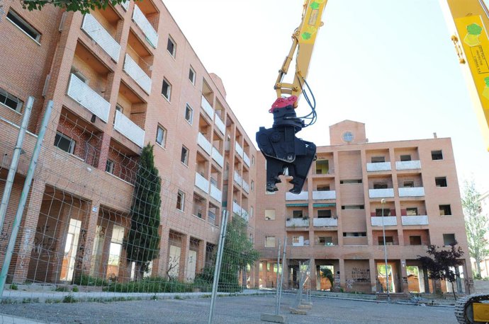 Derribo De Las 48 Viviendas