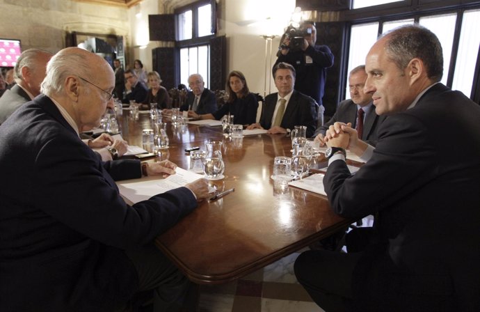 Grisolía y Camps conversan durante la reunión con Cervera, Font de Mora y el Pat