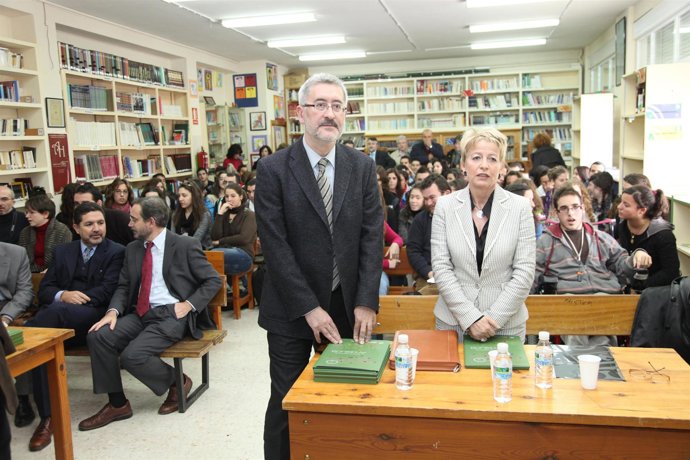 El consejero de Economía, Antonio Ávila, durante su visita a la provincia de Jaé