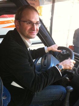 El candidato Joan Herrera camino de Lleida