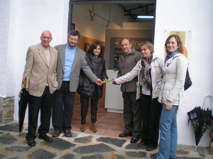 Martel asiste a la inauguración de un punto de información micológica en Cortes 